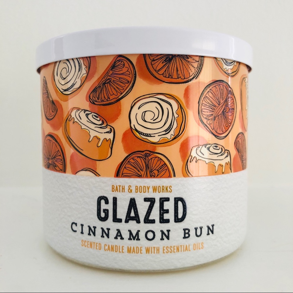 RARE!!! Bath & Body Works Glazed Cinnamon Bun Candle